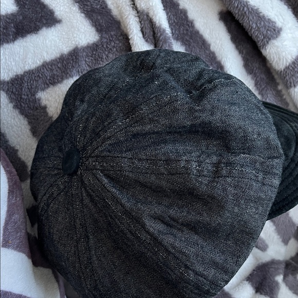Liz Claiborne Stylish Black Denim Newsboy Cap - Picture 4 of 4